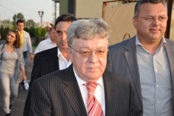 Ministrul Apărării, în campanie electorală pentru candidaţii de la Medgidia şi Năvodari